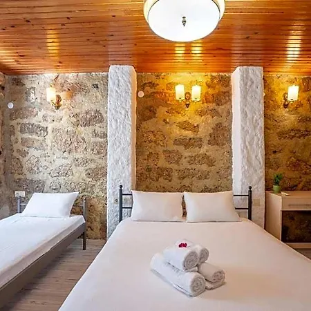 Imerek Tas Ev Alacati Ciftlikkoyu